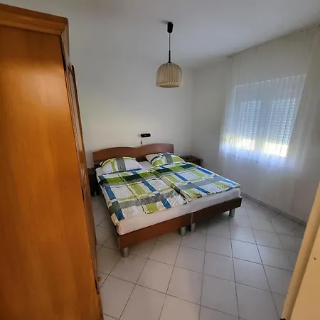 Apartment Familienwohnung Fuer 2 Erwachsene Und 2 *